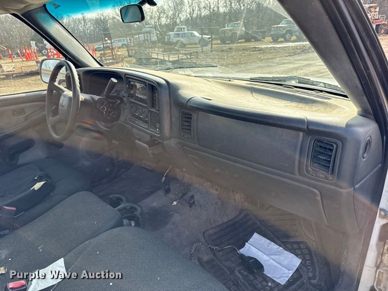 image for item EC4495 2002 GMC Sierra 1500 pickup truck