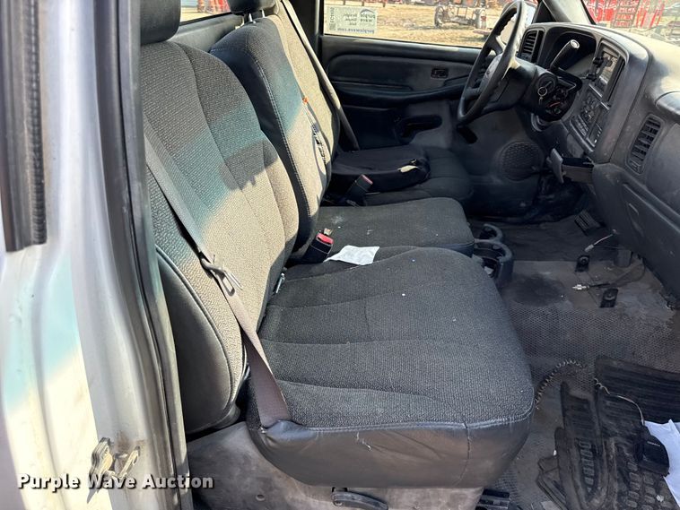 image for item EC4495 2002 GMC Sierra 1500 pickup truck