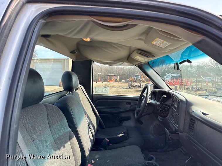 image for item EC4495 2002 GMC Sierra 1500 pickup truck