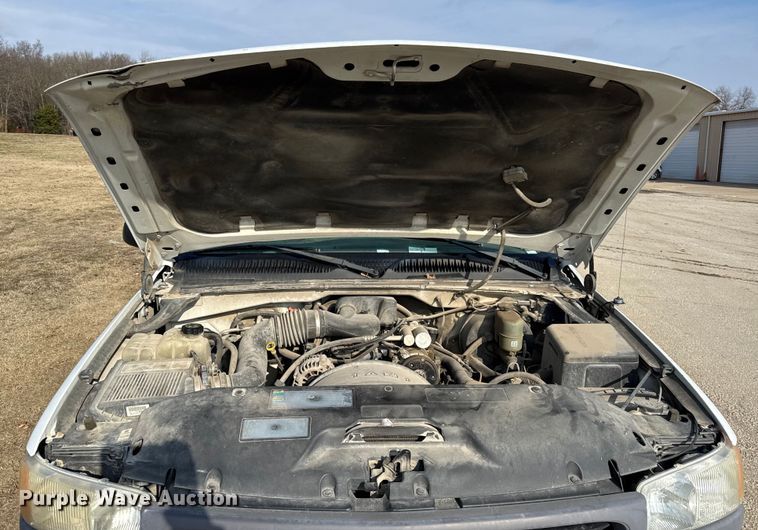 image for item EC4495 2002 GMC Sierra 1500 pickup truck