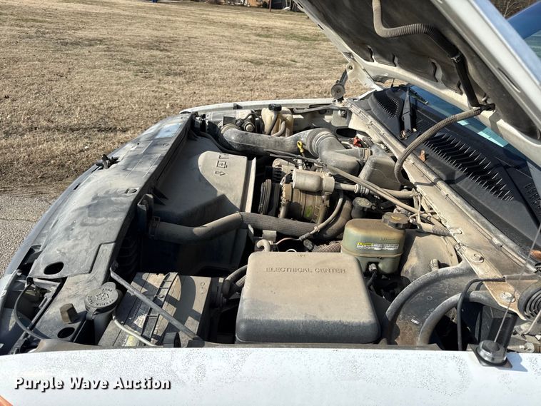 image for item EC4495 2002 GMC Sierra 1500 pickup truck