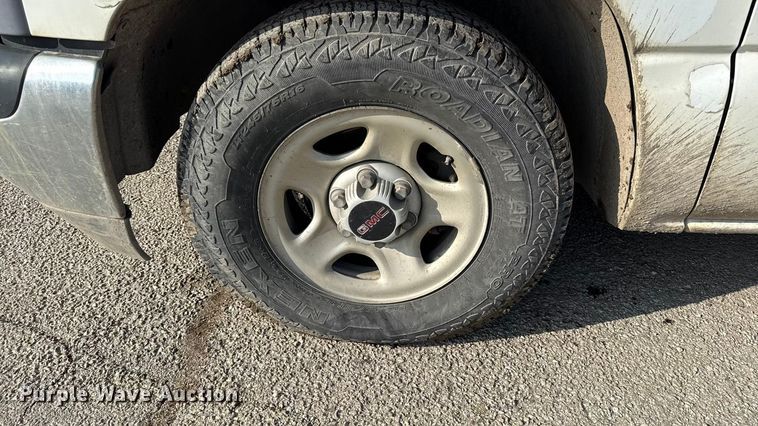 image for item EC4495 2002 GMC Sierra 1500 pickup truck