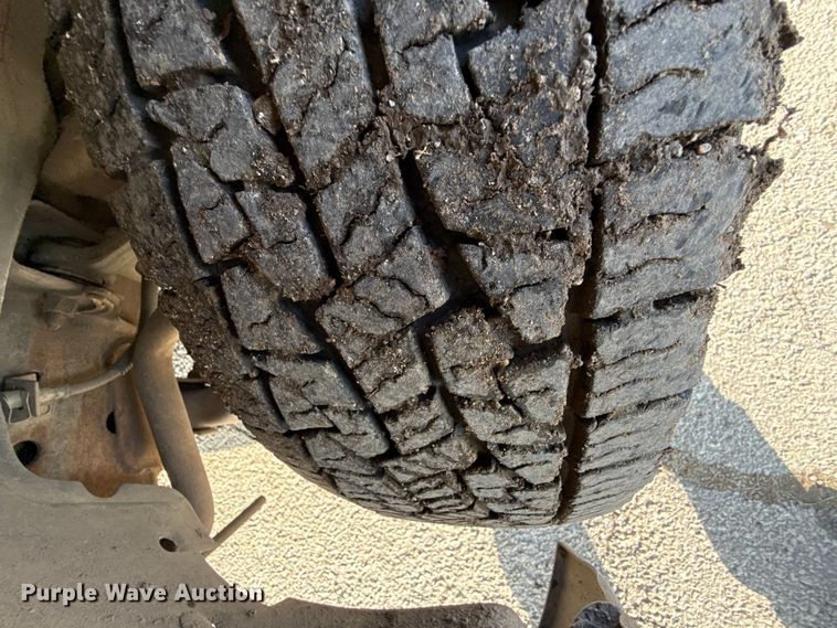 image for item EC4495 2002 GMC Sierra 1500 pickup truck