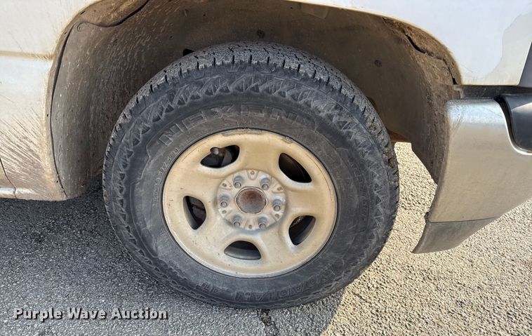 image for item EC4495 2002 GMC Sierra 1500 pickup truck