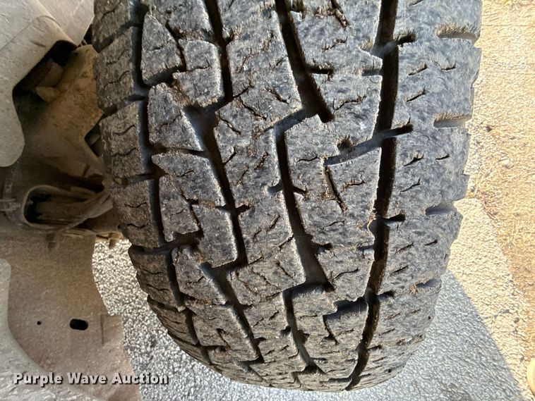 image for item EC4495 2002 GMC Sierra 1500 pickup truck