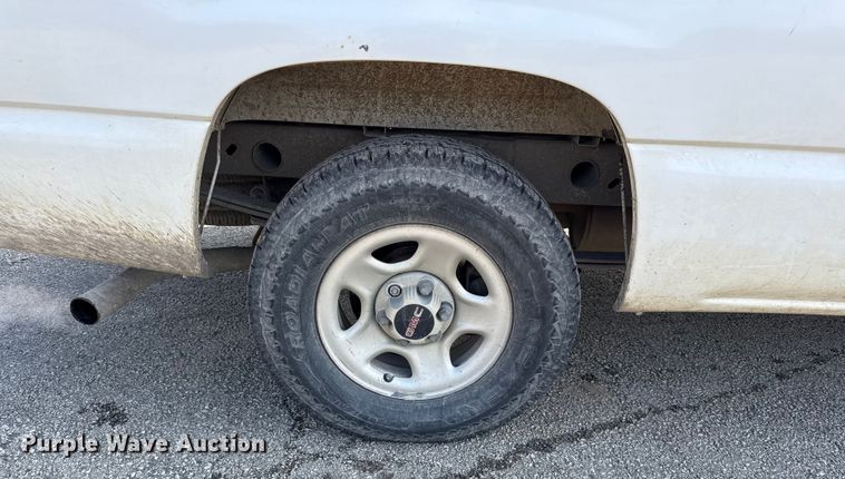 image for item EC4495 2002 GMC Sierra 1500 pickup truck