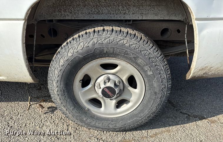 image for item EC4495 2002 GMC Sierra 1500 pickup truck