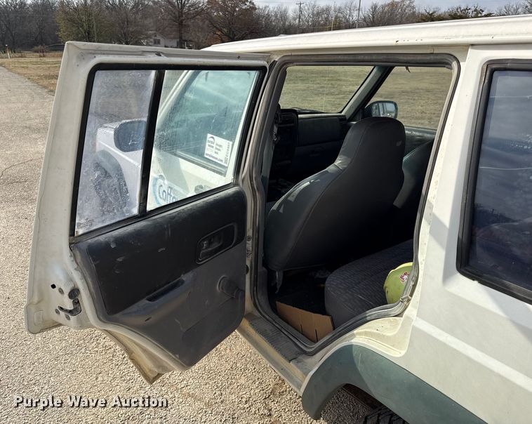 image for item EC4497 1997 Jeep Cherokee SUV