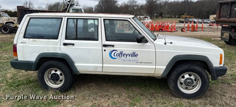 image for item EC4498 1997 Jeep Cherokee SUV