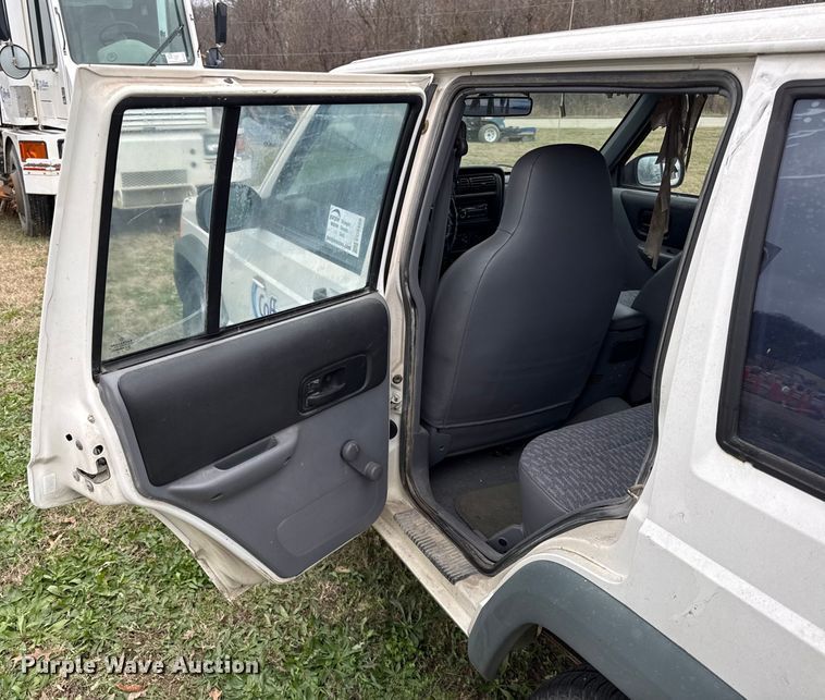 image for item EC4498 1997 Jeep Cherokee SUV