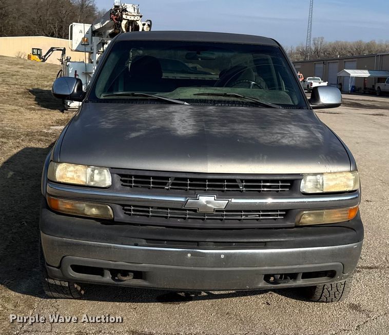 image for item EC4499 2000 Chevrolet Silverado 2500 Ext. Cab pickup truck