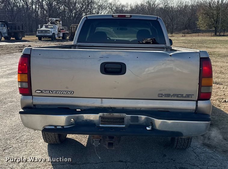 image for item EC4499 2000 Chevrolet Silverado 2500 Ext. Cab pickup truck