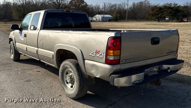 image for item EC4499 2000 Chevrolet Silverado 2500 Ext. Cab pickup truck