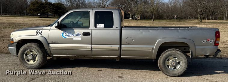 image for item EC4499 2000 Chevrolet Silverado 2500 Ext. Cab pickup truck