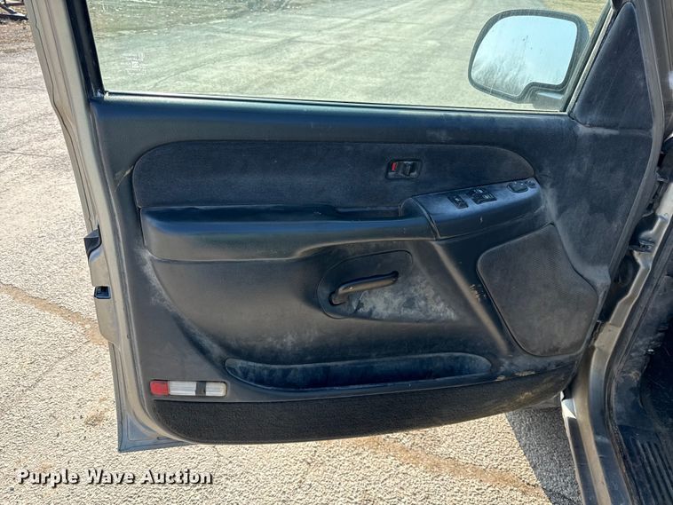 image for item EC4499 2000 Chevrolet Silverado 2500 Ext. Cab pickup truck