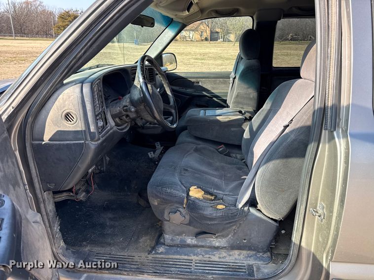 image for item EC4499 2000 Chevrolet Silverado 2500 Ext. Cab pickup truck