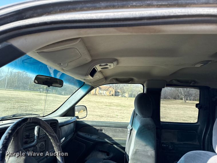 image for item EC4499 2000 Chevrolet Silverado 2500 Ext. Cab pickup truck