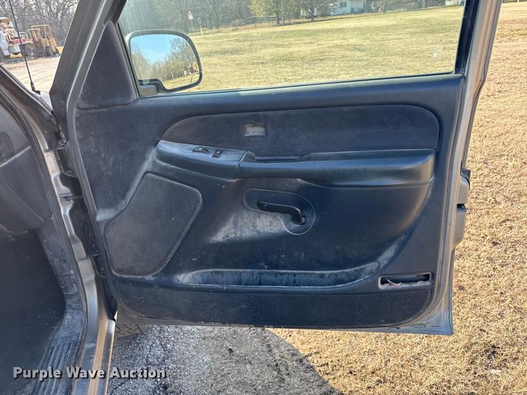 image for item EC4499 2000 Chevrolet Silverado 2500 Ext. Cab pickup truck