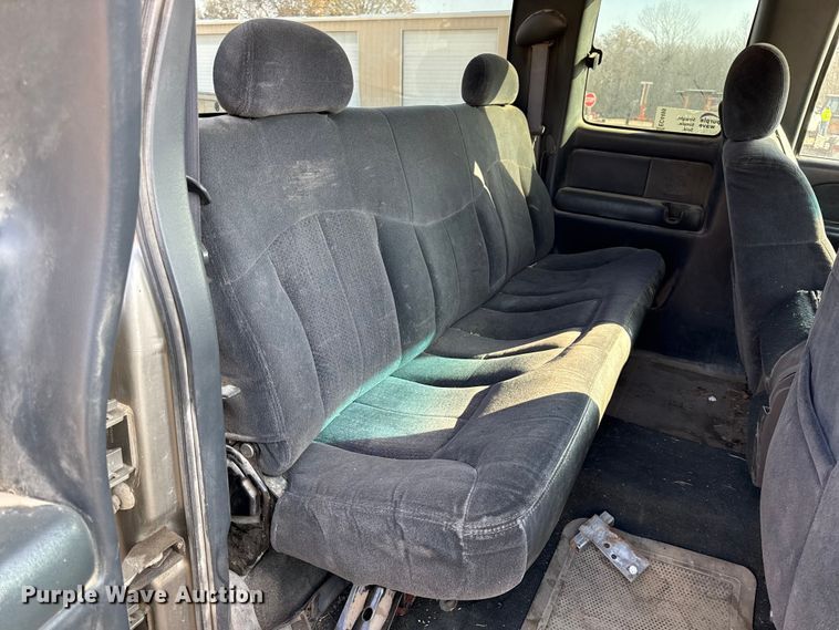 image for item EC4499 2000 Chevrolet Silverado 2500 Ext. Cab pickup truck