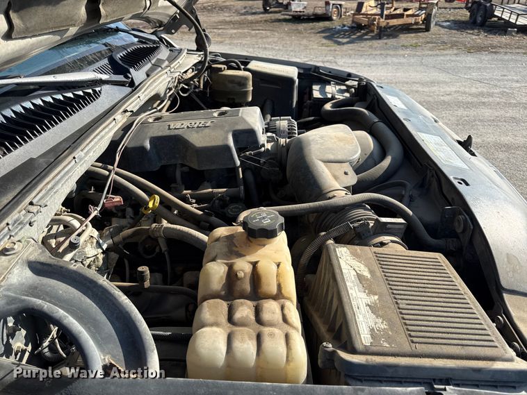 image for item EC4499 2000 Chevrolet Silverado 2500 Ext. Cab pickup truck