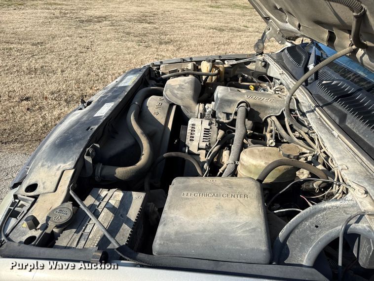 image for item EC4499 2000 Chevrolet Silverado 2500 Ext. Cab pickup truck