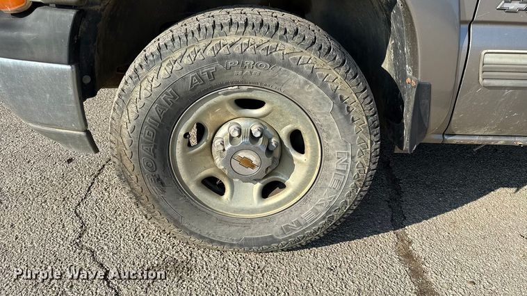 image for item EC4499 2000 Chevrolet Silverado 2500 Ext. Cab pickup truck