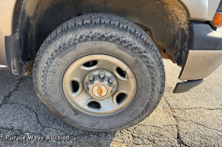 image for item EC4499 2000 Chevrolet Silverado 2500 Ext. Cab pickup truck