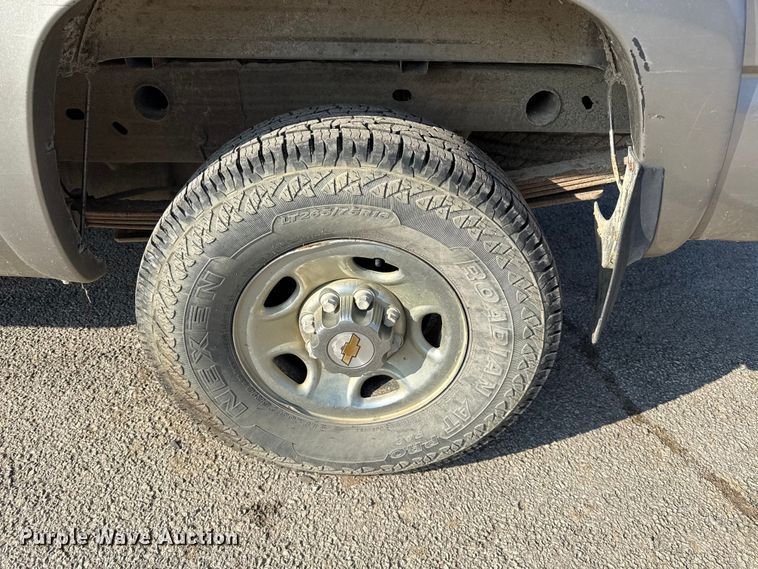 image for item EC4499 2000 Chevrolet Silverado 2500 Ext. Cab pickup truck