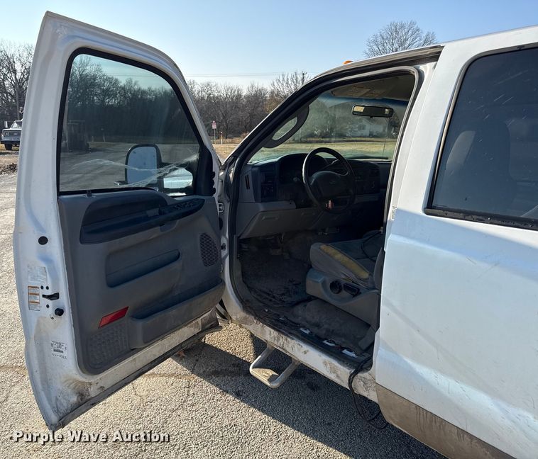 image for item EC4501 2005 Ford F350 Super Duty XL dump flatbed pickup truck