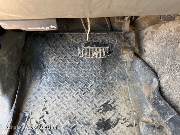 image for item EC4501 2005 Ford F350 Super Duty XL dump flatbed pickup truck