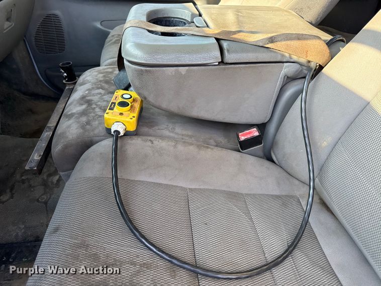 image for item EC4501 2005 Ford F350 Super Duty XL dump flatbed pickup truck