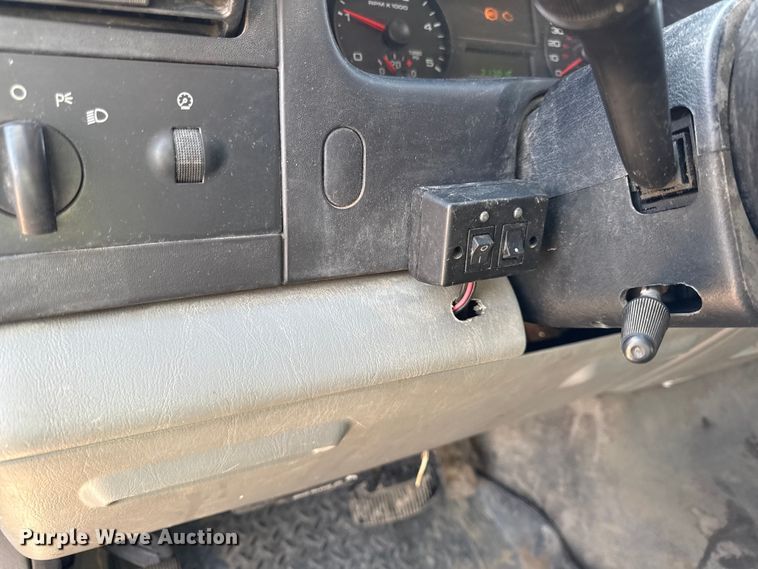 image for item EC4501 2005 Ford F350 Super Duty XL dump flatbed pickup truck