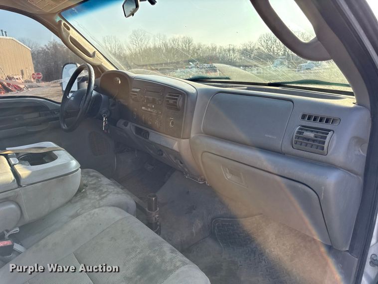 image for item EC4501 2005 Ford F350 Super Duty XL dump flatbed pickup truck