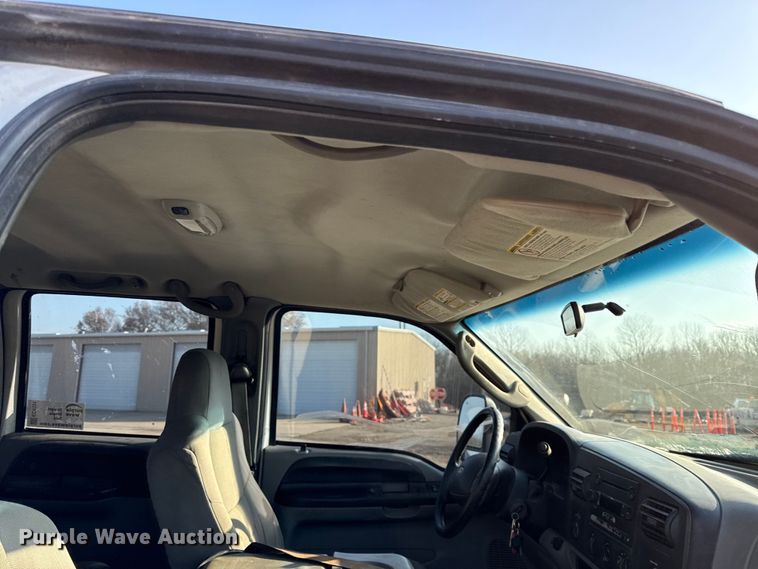 image for item EC4501 2005 Ford F350 Super Duty XL dump flatbed pickup truck