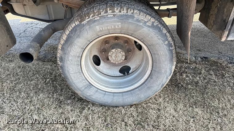 image for item EC4501 2005 Ford F350 Super Duty XL dump flatbed pickup truck