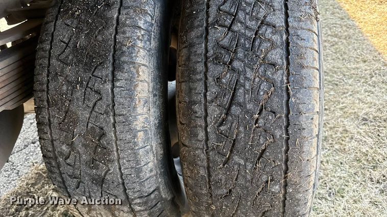 image for item EC4501 2005 Ford F350 Super Duty XL dump flatbed pickup truck