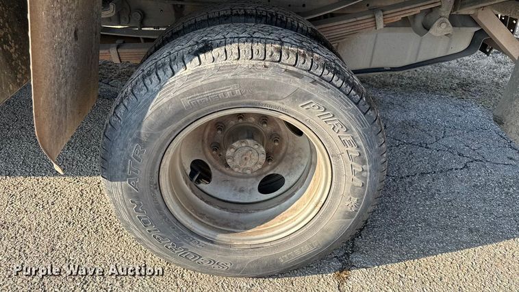 image for item EC4501 2005 Ford F350 Super Duty XL dump flatbed pickup truck