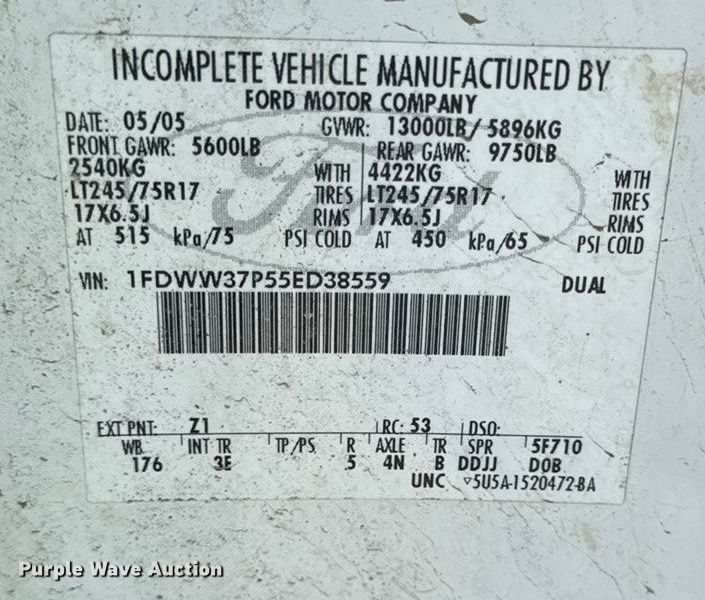 image for item EC4501 2005 Ford F350 Super Duty XL dump flatbed pickup truck