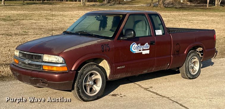 image for item EC4502 1998 Chevrolet S10 Pickup Ext. Cab pickup truck