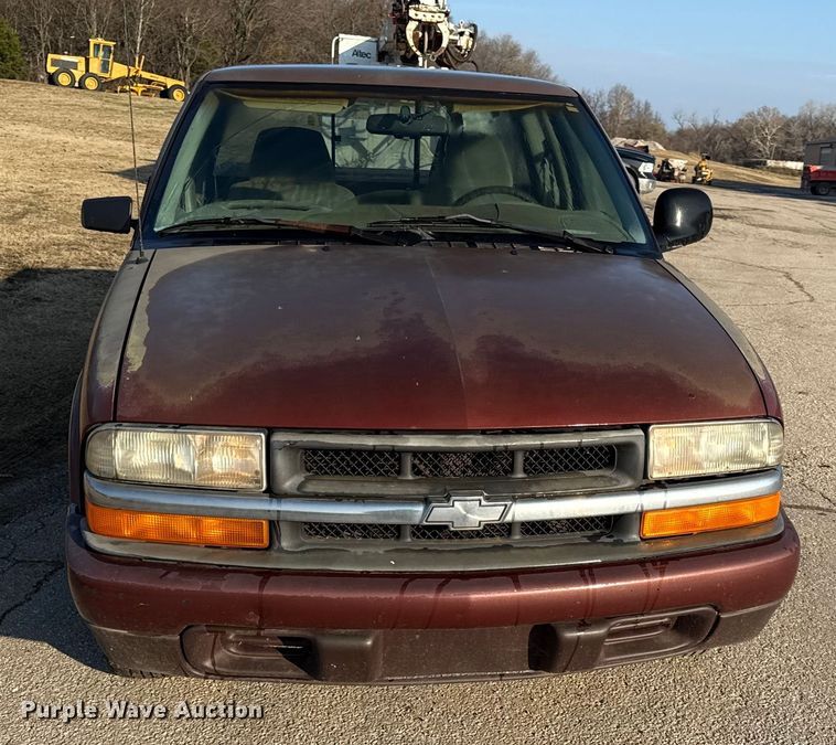 image for item EC4502 1998 Chevrolet S10 Pickup Ext. Cab pickup truck