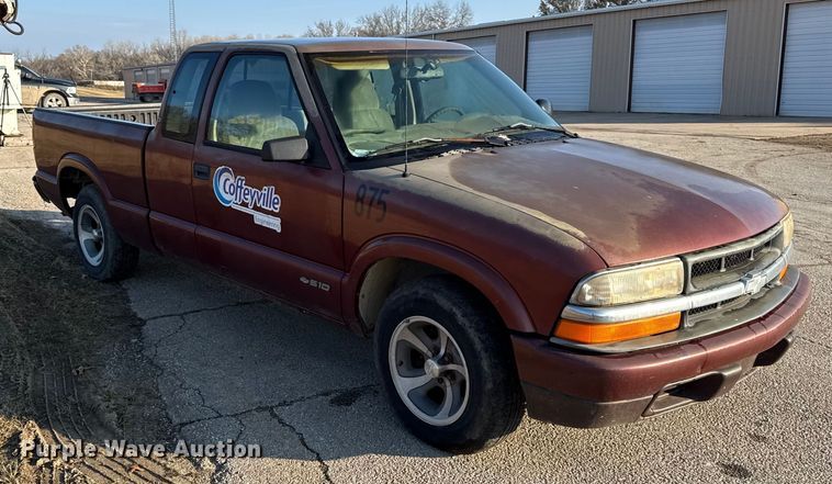 image for item EC4502 1998 Chevrolet S10 Pickup Ext. Cab pickup truck