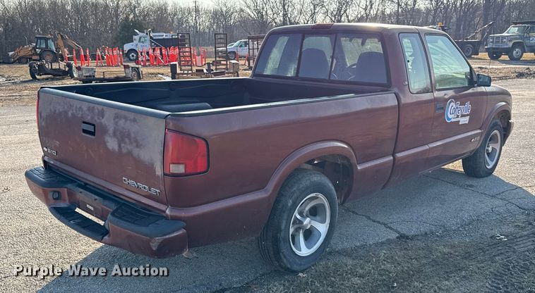 image for item EC4502 1998 Chevrolet S10 Pickup Ext. Cab pickup truck