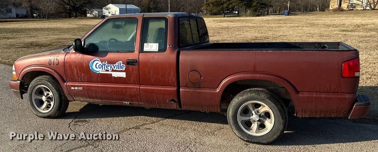 image for item EC4502 1998 Chevrolet S10 Pickup Ext. Cab pickup truck