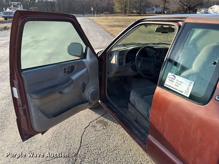 image for item EC4502 1998 Chevrolet S10 Pickup Ext. Cab pickup truck