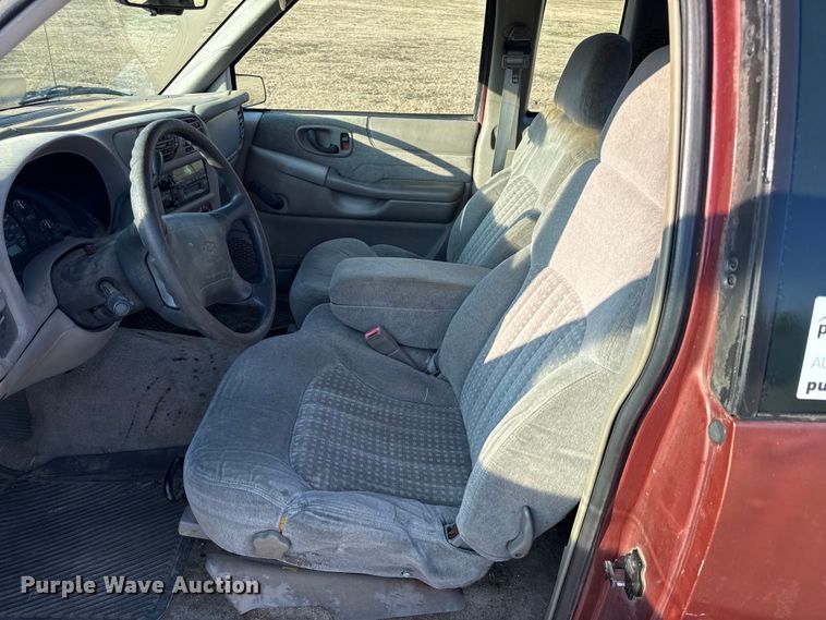 image for item EC4502 1998 Chevrolet S10 Pickup Ext. Cab pickup truck