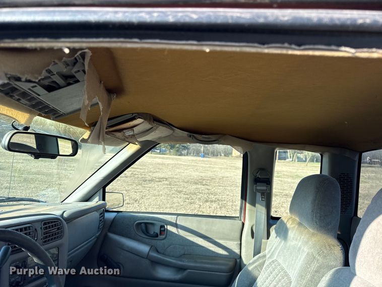 image for item EC4502 1998 Chevrolet S10 Pickup Ext. Cab pickup truck