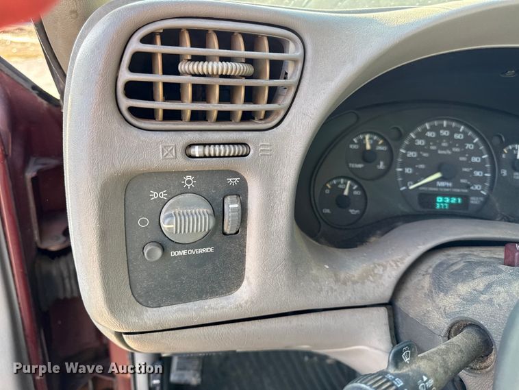 image for item EC4502 1998 Chevrolet S10 Pickup Ext. Cab pickup truck