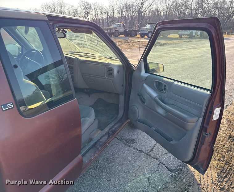 image for item EC4502 1998 Chevrolet S10 Pickup Ext. Cab pickup truck