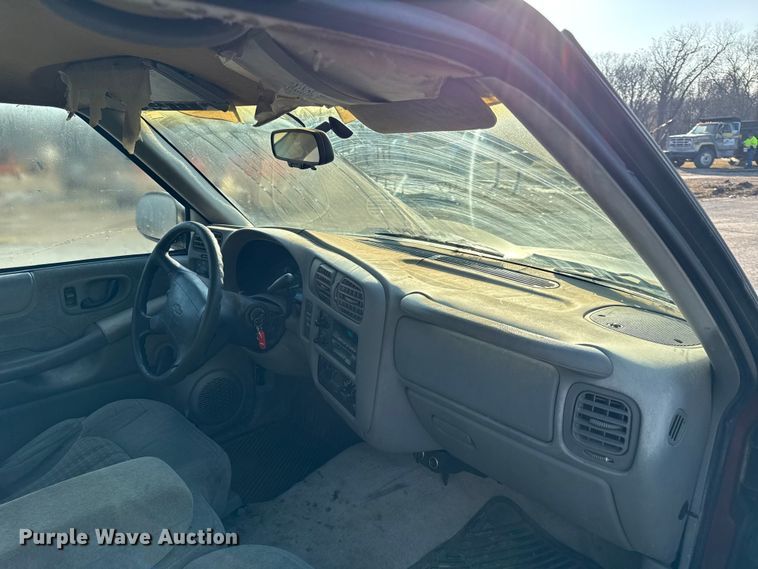 image for item EC4502 1998 Chevrolet S10 Pickup Ext. Cab pickup truck