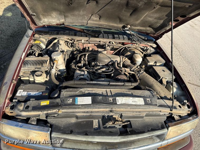 image for item EC4502 1998 Chevrolet S10 Pickup Ext. Cab pickup truck